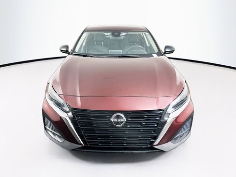 Used 2024 Nissan Altima 2.5 SV image 2