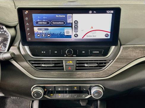 Used 2024 Nissan Altima 2.5 SV w/ SV Premium Package FWD image 24