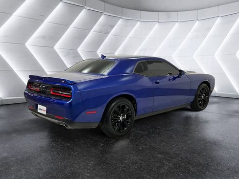 Used 2021 Dodge Challenger SXT image 4