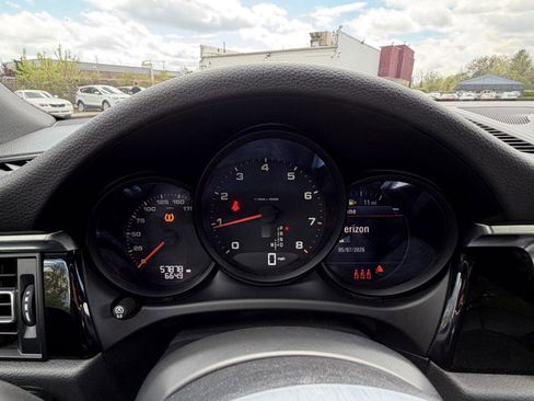 Used 2021 Porsche Macan w/ Premium Package AWD/4WD image 15