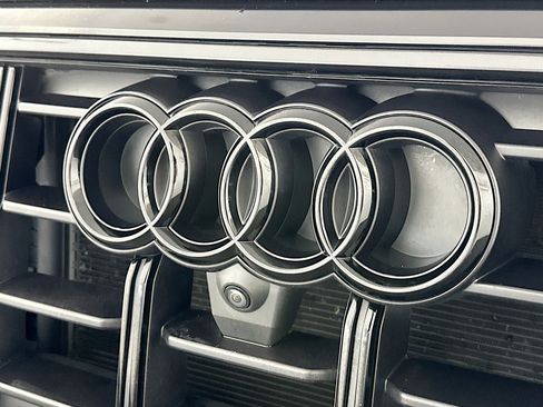 Used 2023 Audi SQ8 Premium Plus w/ SQ8 Luxury Package AWD/4WD image 35