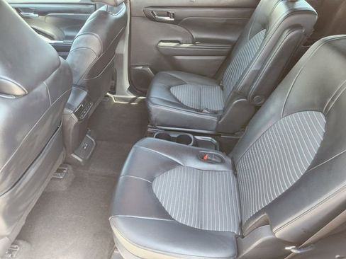 Certified 2025 Toyota Highlander XSE AWD/4WD image 23