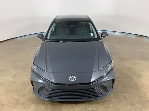Used 2025 Toyota Camry LE image 3