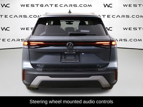 Used 2025 Volkswagen Tiguan SE AWD/4WD image 4