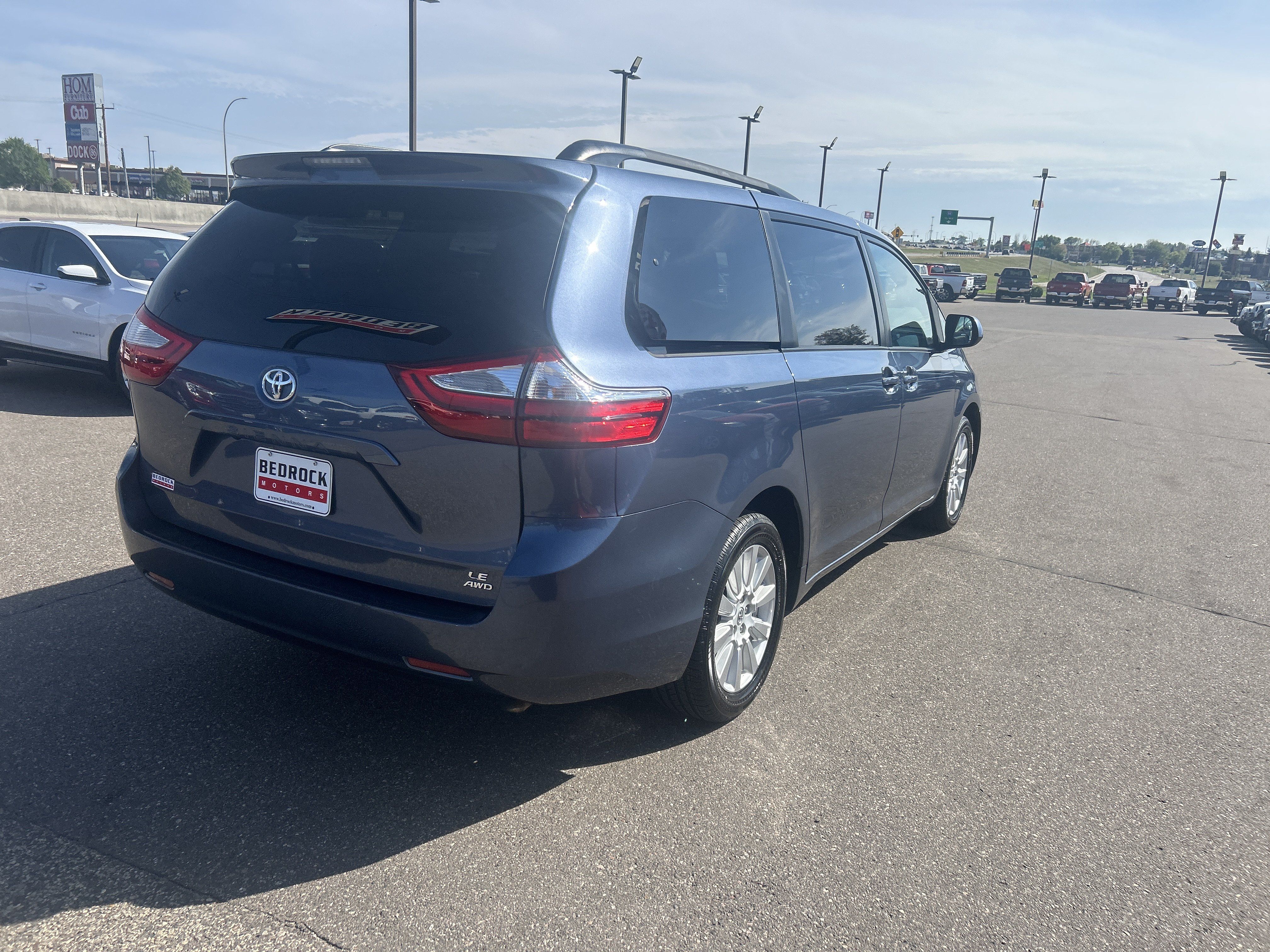 Used 2017 Toyota Sienna LE AWD/4WD image 3