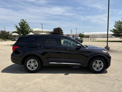 Used 2024 Ford Explorer XLT AWD/4WD image 23