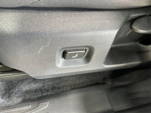 Used 2024 Toyota Tacoma SR5 AWD/4WD image 16