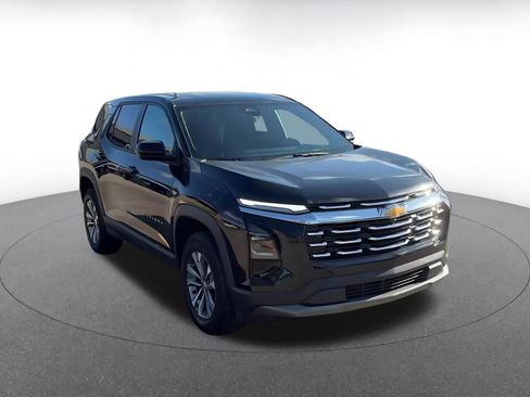 Used 2025 Chevrolet Equinox LT AWD/4WD image 3