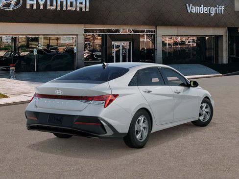 New 2026 Hyundai Elantra SE FWD image 4
