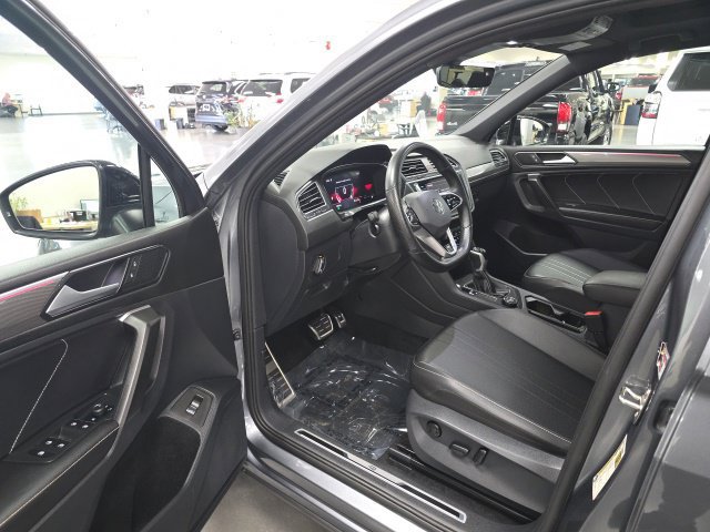 Used 2024 Volkswagen Tiguan SE R-Line AWD/4WD image 14