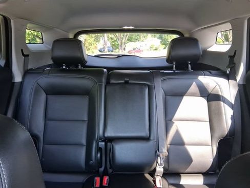 Used 2024 GMC Terrain SLT AWD/4WD image 17