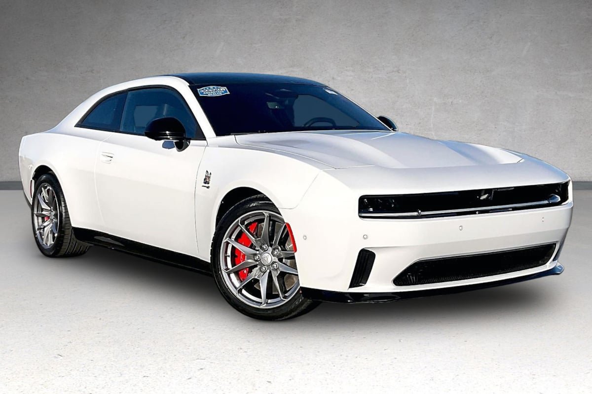 Used 2024 Dodge Charger Daytona Scat Pack w/ Plus Group AWD/4WD image 2