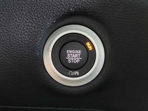 New 2026 Chrysler Pacifica Select FWD image 25