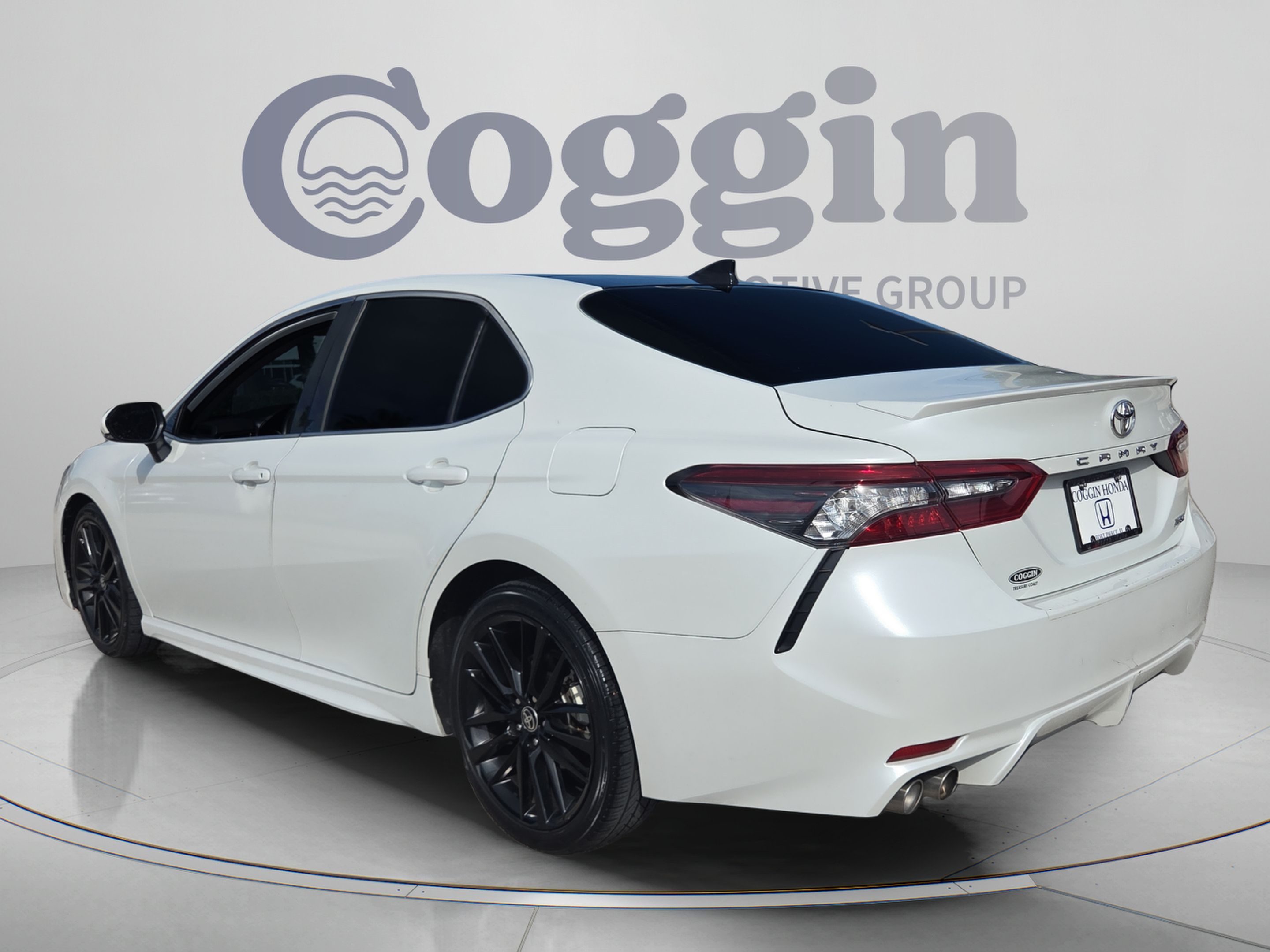 Used 2022 Toyota Camry XSE w/ Navigation Package FWD image 3