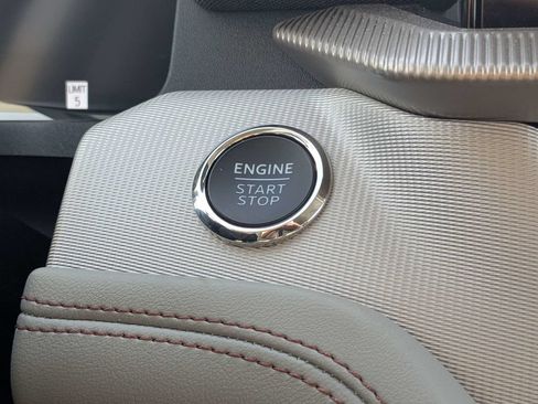 Used 2025 Ford Explorer Active w/ Active Comfort Package RWD image 31