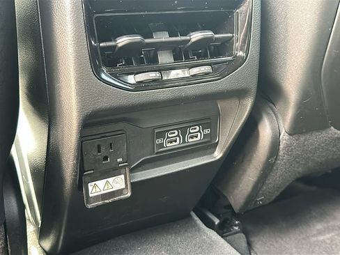 Used 2025 Jeep Grand Cherokee Altitude AWD/4WD image 27