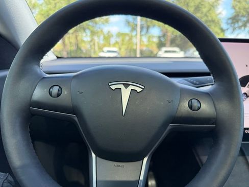 Used 2021 Tesla Model Y Long Range AWD/4WD image 21