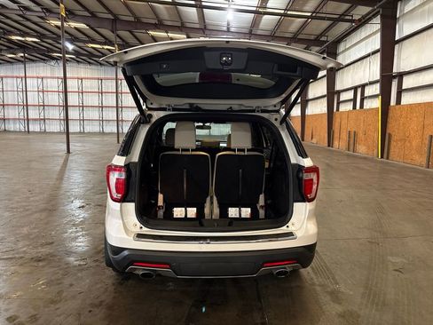 Used 2018 Ford Explorer XLT w/ Equipment Group 202A image 16