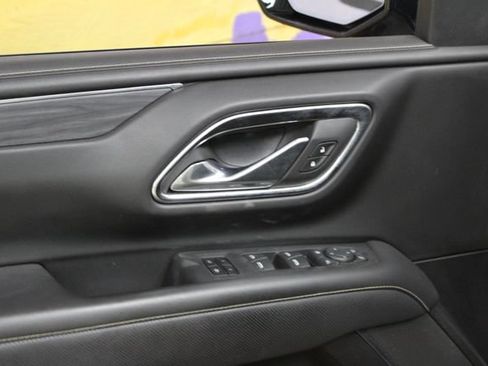 Used 2024 GMC Yukon XL SLT w/ SLT Luxury Package AWD/4WD image 13