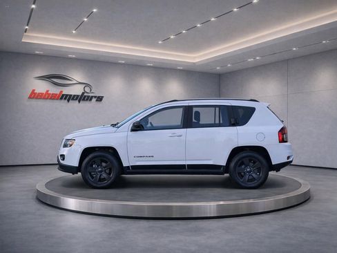 Used 2017 Jeep Compass Latitude FWD image 4