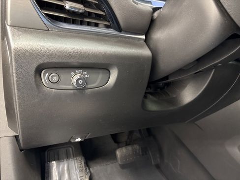 Used 2023 Chevrolet Traverse LT w/ Midnight/Sport Edition image 24