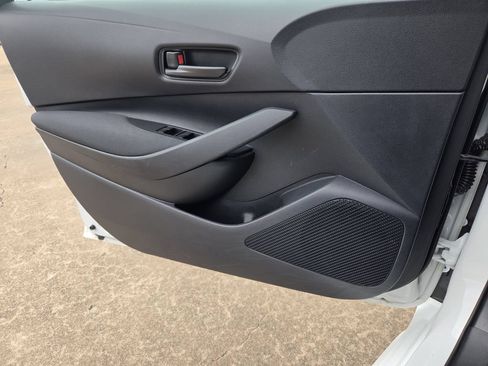 Used 2025 Toyota Corolla LE FWD image 24