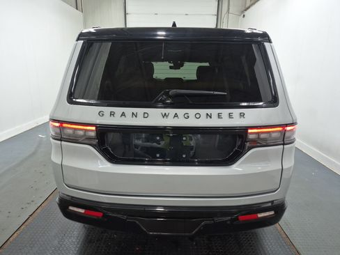 Used 2024 Jeep Grand Wagoneer Series III w/ Rear-Seat Entertainment Group AWD/4WD image 9