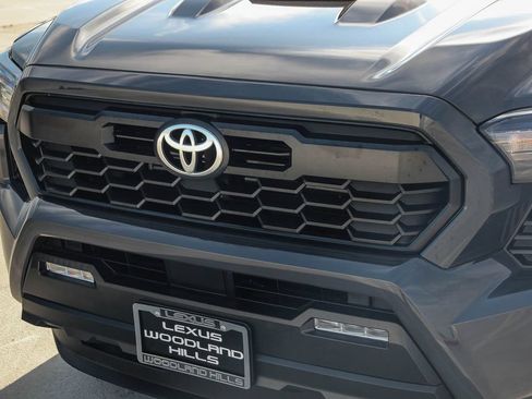 Used 2025 Toyota Tacoma TRD Sport AWD/4WD image 9