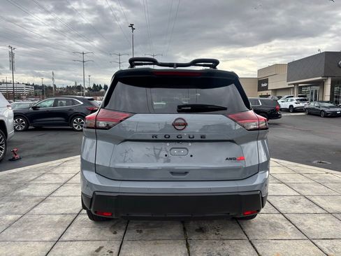 Used 2025 Nissan Rogue SV image 10