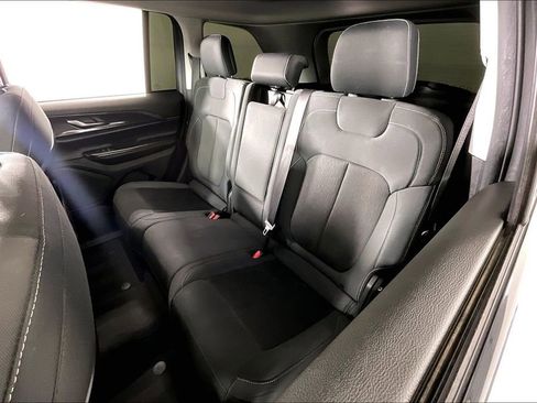 Used 2023 Jeep Grand Cherokee Laredo image 36