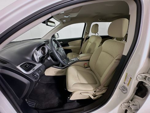 Used 2020 Dodge Journey SE image 13
