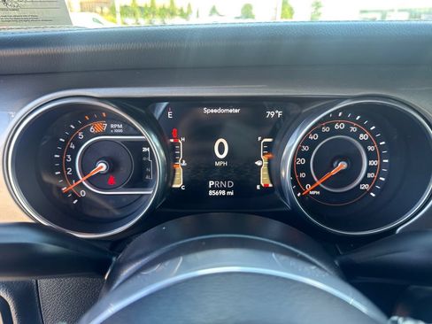 Used 2018 Jeep Wrangler Unlimited Sahara AWD/4WD image 36