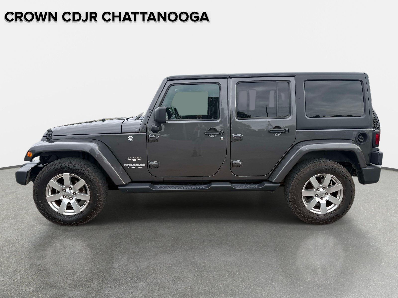Used 2017 Jeep Wrangler Unlimited Sahara w/ Connectivity Group AWD/4WD image 2