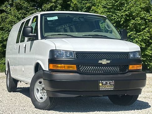 New 2026 Chevrolet Express 2500 Extended RWD image 2