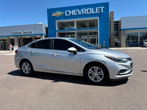 Used 2018 Chevrolet Cruze LT w/ Convenience Package FWD image 1