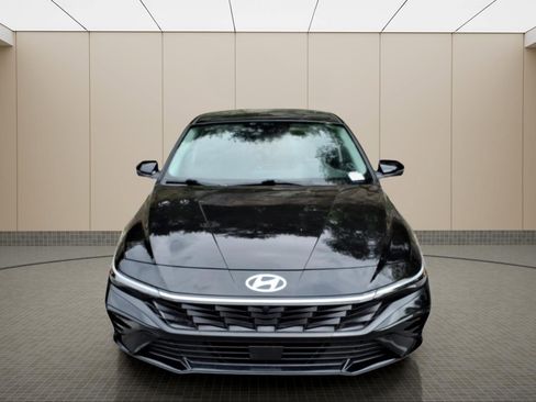 Certified 2024 Hyundai Elantra Limited FWD image 7