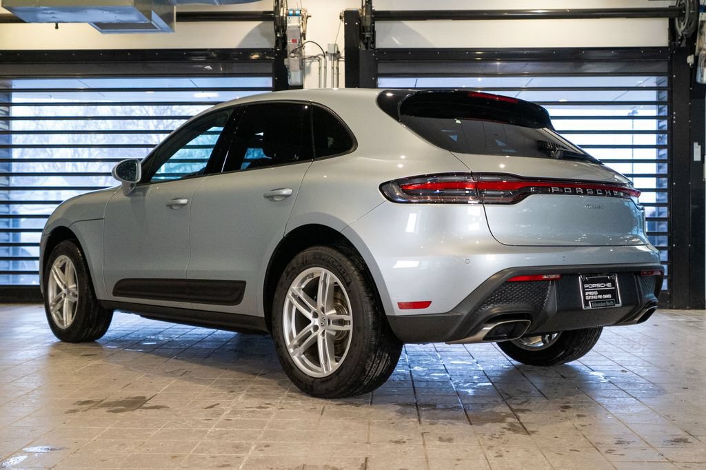 Certified 2025 Porsche Macan AWD/4WD image 3