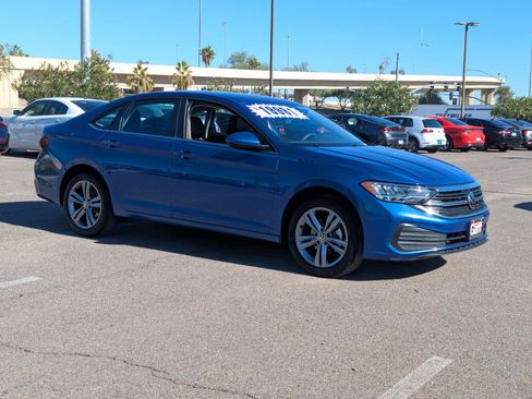 Used 2024 Volkswagen Jetta SE image 8