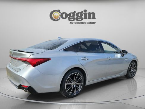 Used 2022 Toyota Avalon Touring image 11