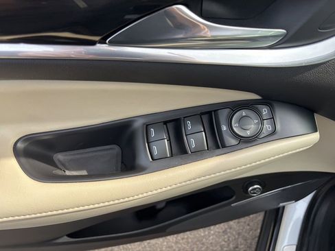 Used 2021 Buick Enclave Essence image 14