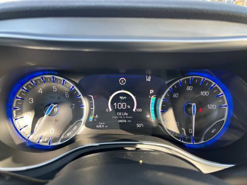 Used 2025 Chrysler Pacifica Limited image 45