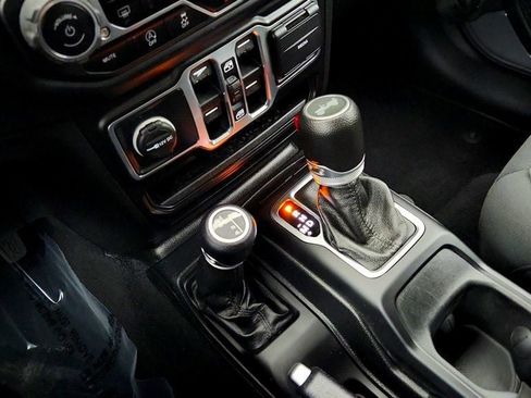 Used 2020 Jeep Wrangler Unlimited Sport S image 16