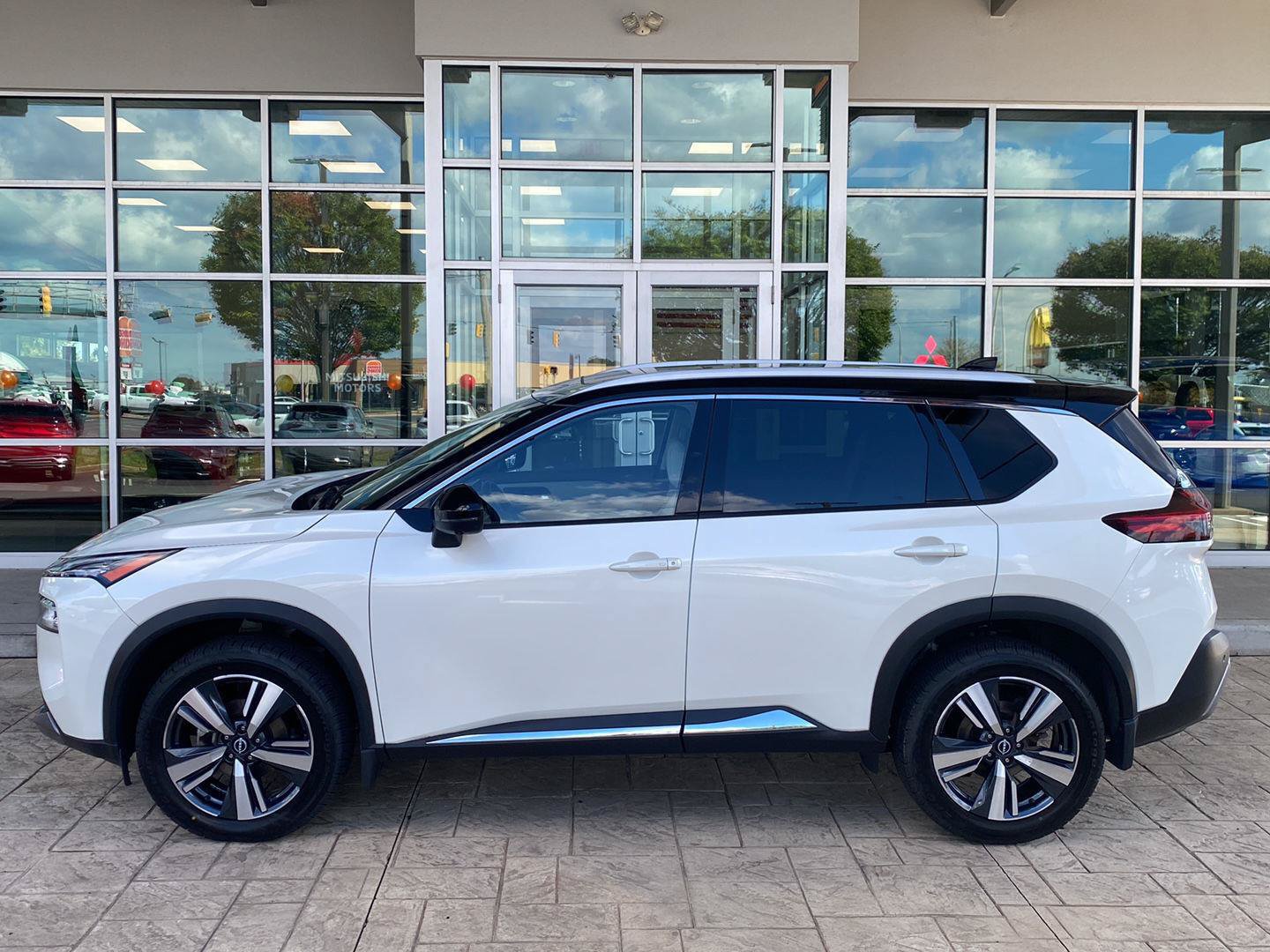 Certified 2023 Nissan Rogue SL AWD/4WD image 4