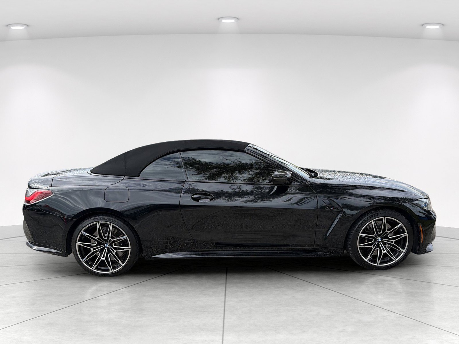 Used 2022 BMW M4 xDrive Competition w/ M Carbon Exterior Package AWD/4WD image 3