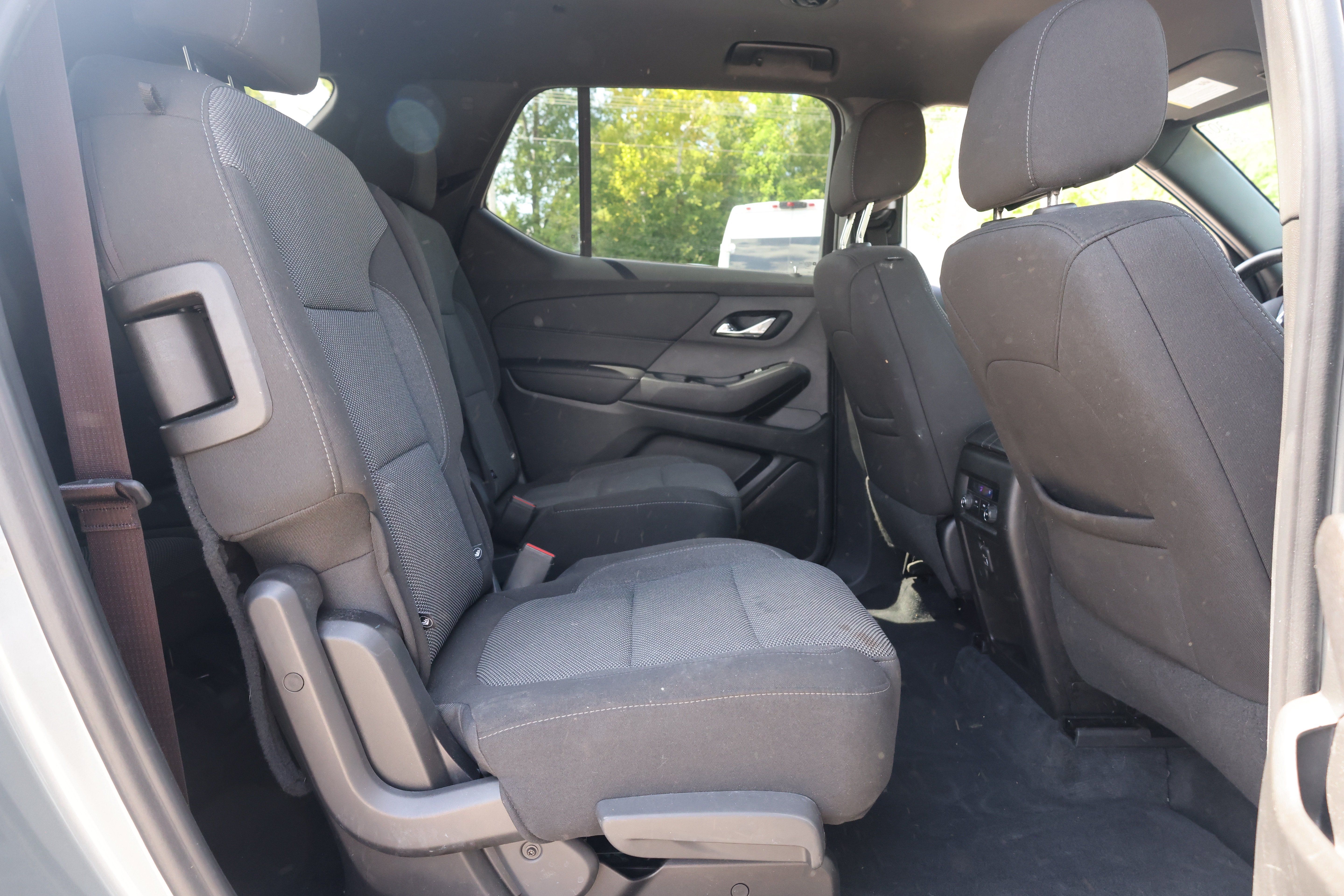 Used 2023 Chevrolet Traverse LT FWD image 9
