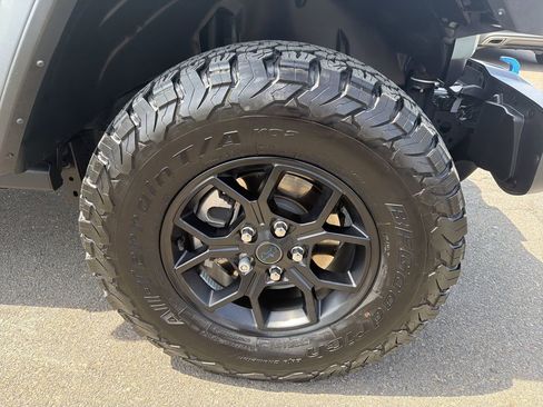 Used 2024 Jeep Wrangler Unlimited AWD/4WD image 34