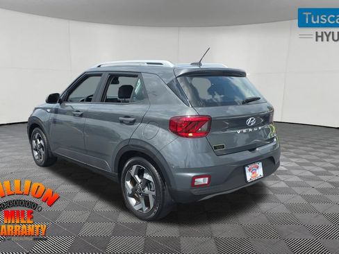 Used 2023 Hyundai Venue SEL FWD image 5