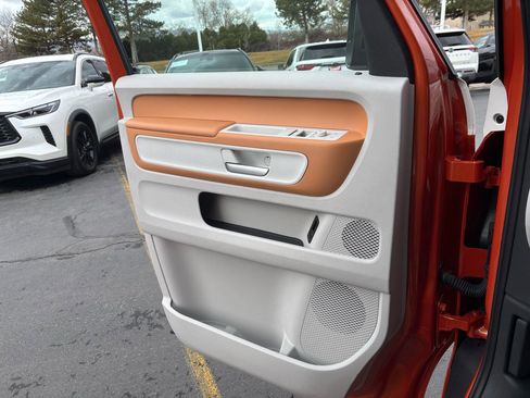 Used 2025 Volkswagen ID. Buzz 1st Edition image 14