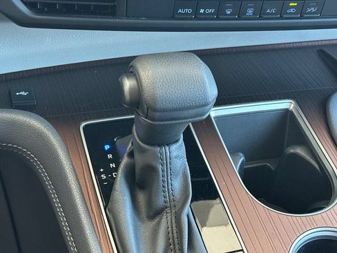 Used 2024 Toyota Sienna LE FWD image 22