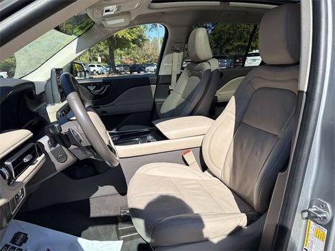 Used 2023 Lincoln Aviator Grand Touring image 11